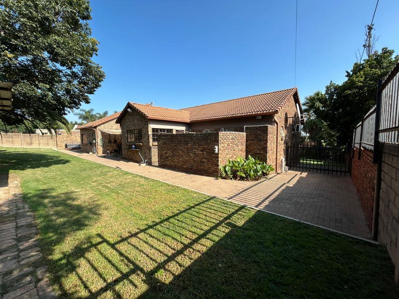 4 Bedroom Property for Sale in The Reeds Gauteng