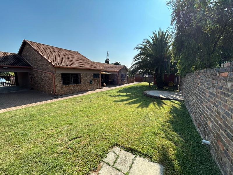 4 Bedroom Property for Sale in The Reeds Gauteng