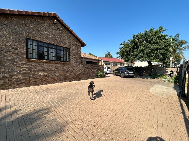 4 Bedroom Property for Sale in The Reeds Gauteng