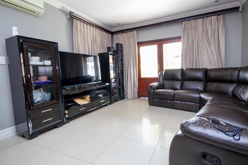 5 Bedroom Property for Sale in Thatchfield Gauteng