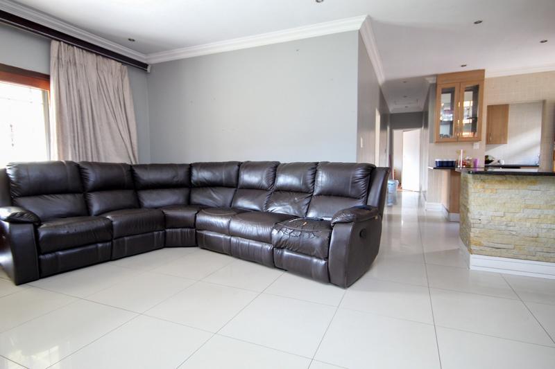 5 Bedroom Property for Sale in Thatchfield Gauteng