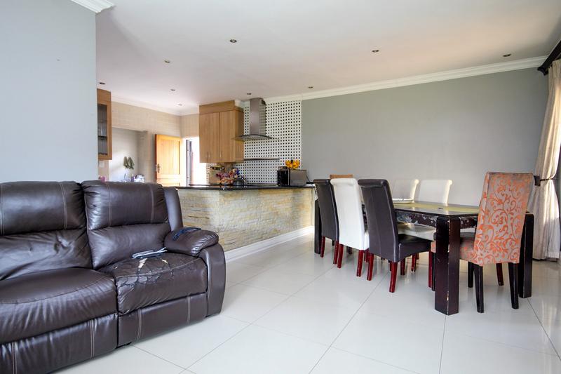 5 Bedroom Property for Sale in Thatchfield Gauteng