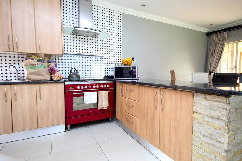 5 Bedroom Property for Sale in Thatchfield Gauteng