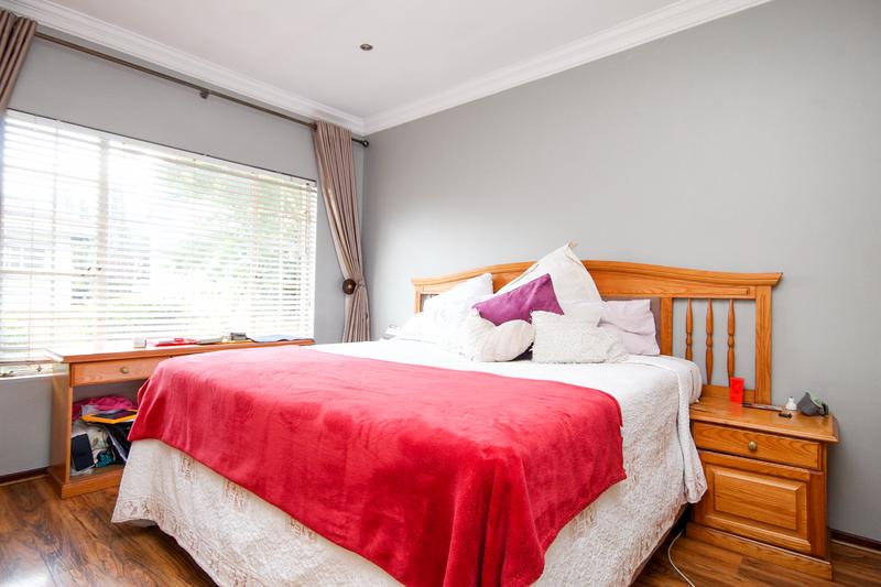 5 Bedroom Property for Sale in Thatchfield Gauteng