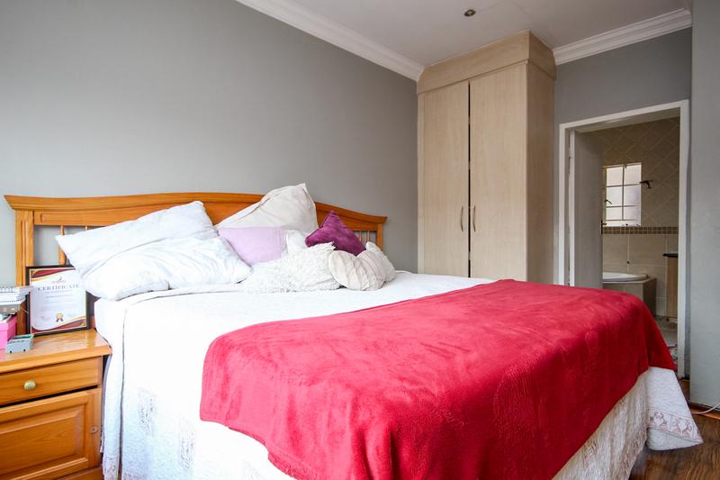 5 Bedroom Property for Sale in Thatchfield Gauteng