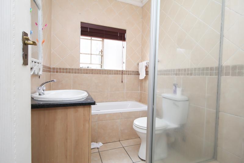 5 Bedroom Property for Sale in Thatchfield Gauteng