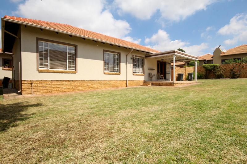 5 Bedroom Property for Sale in Thatchfield Gauteng