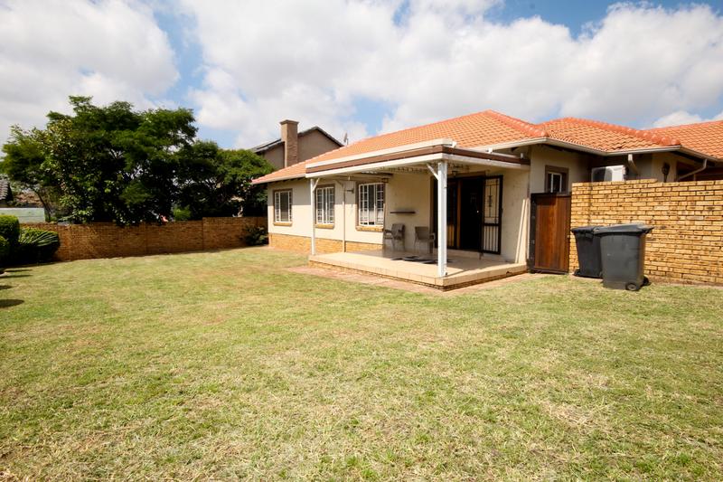 5 Bedroom Property for Sale in Thatchfield Gauteng