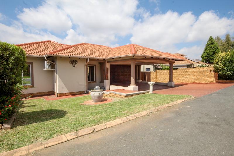 5 Bedroom Property for Sale in Thatchfield Gauteng