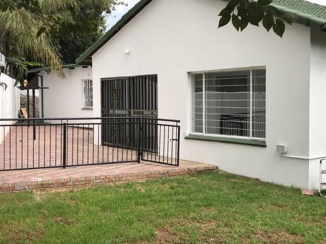 To Let 4 Bedroom Property for Rent in Farrarmere Gauteng