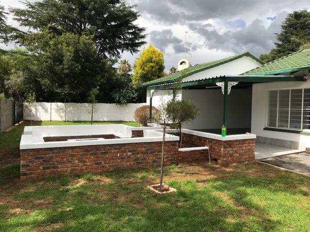 To Let 4 Bedroom Property for Rent in Farrarmere Gauteng