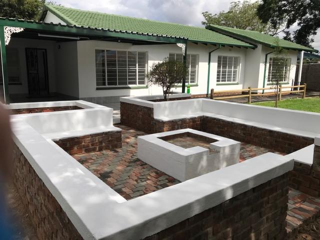 To Let 4 Bedroom Property for Rent in Farrarmere Gauteng