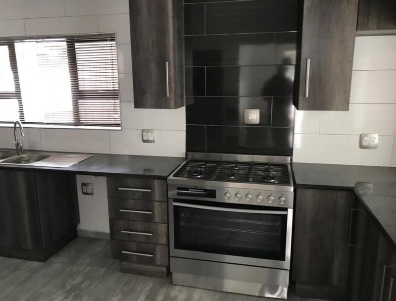 To Let 4 Bedroom Property for Rent in Farrarmere Gauteng