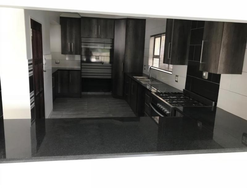 To Let 4 Bedroom Property for Rent in Farrarmere Gauteng