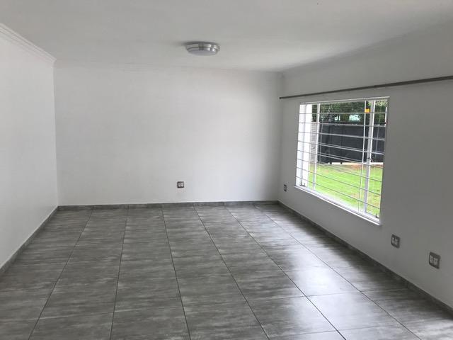 To Let 4 Bedroom Property for Rent in Farrarmere Gauteng