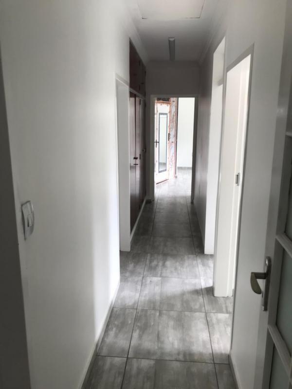 To Let 4 Bedroom Property for Rent in Farrarmere Gauteng