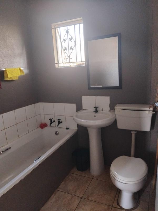 To Let 2 Bedroom Property for Rent in Rosslyn Gauteng
