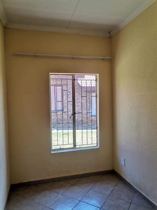 2 Bedroom Property for Sale in Olievenhoutbosch Gauteng