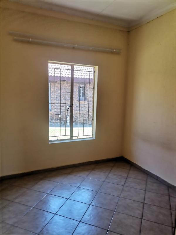 2 Bedroom Property for Sale in Olievenhoutbosch Gauteng