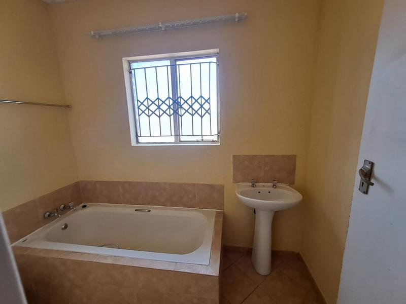 2 Bedroom Property for Sale in Olievenhoutbosch Gauteng