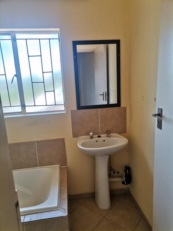 2 Bedroom Property for Sale in Olievenhoutbosch Gauteng