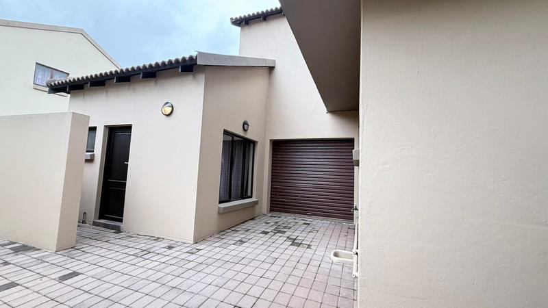 To Let 4 Bedroom Property for Rent in Midfield Estate Gauteng