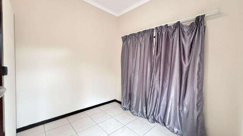 To Let 4 Bedroom Property for Rent in Midfield Estate Gauteng