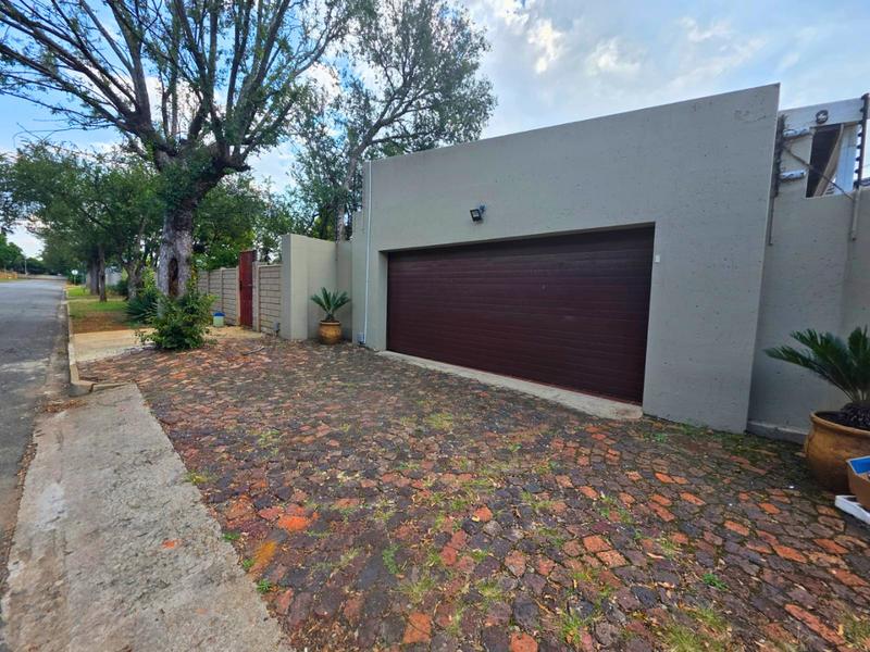 To Let 3 Bedroom Property for Rent in Nimrodpark Gauteng