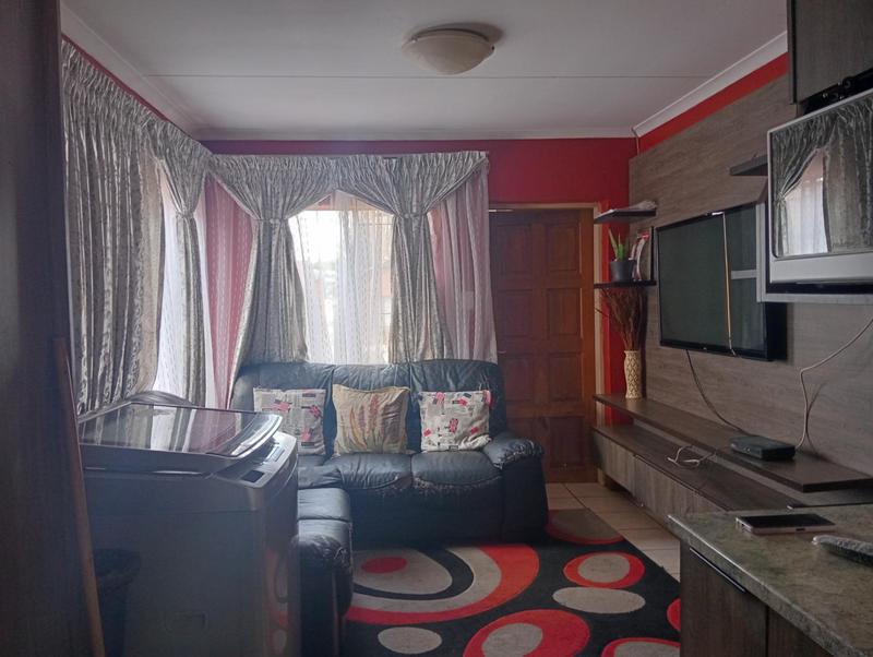 2 Bedroom Property for Sale in Protea Glen Gauteng