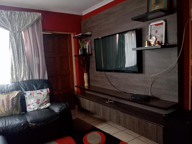 2 Bedroom Property for Sale in Protea Glen Gauteng