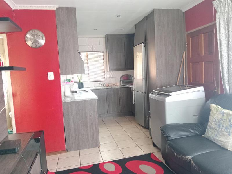 2 Bedroom Property for Sale in Protea Glen Gauteng