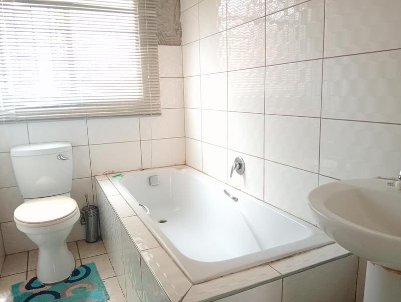 2 Bedroom Property for Sale in Protea Glen Gauteng