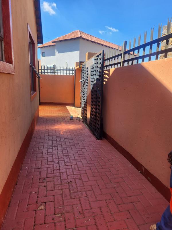 3 Bedroom Property for Sale in Dobsonville Gauteng