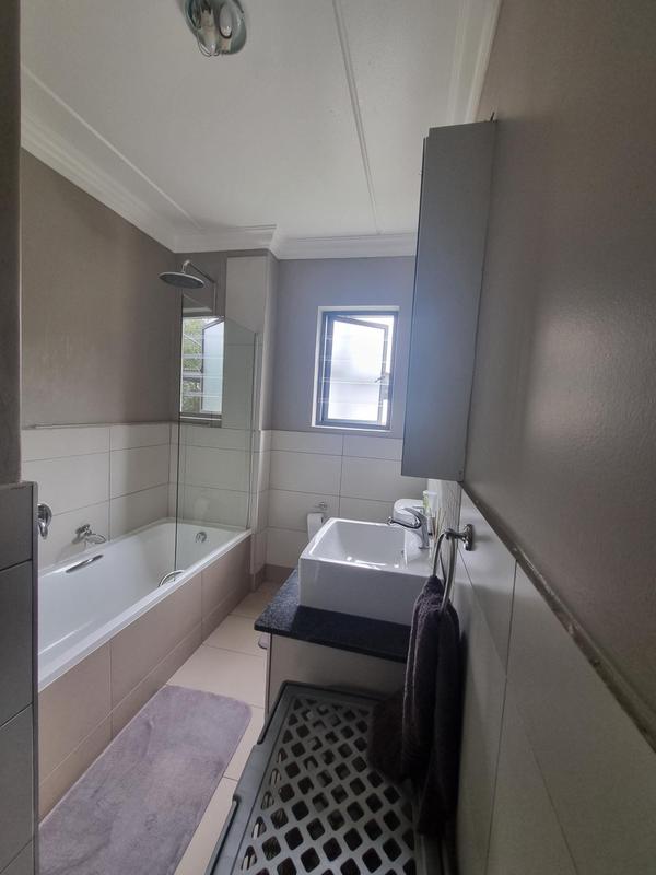 To Let 3 Bedroom Property for Rent in Fourways Gauteng