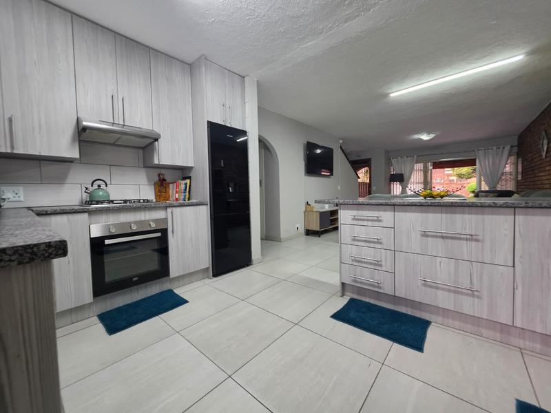 2 Bedroom Property for Sale in Brackenhurst Gauteng