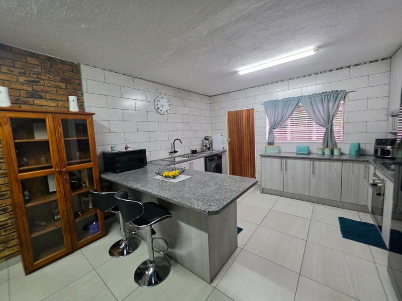 2 Bedroom Property for Sale in Brackenhurst Gauteng