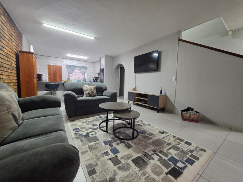 2 Bedroom Property for Sale in Brackenhurst Gauteng