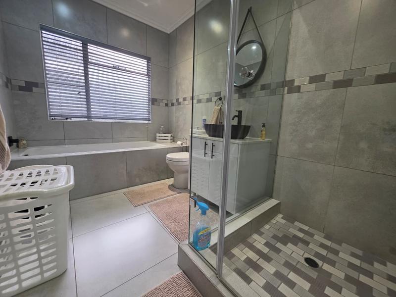 2 Bedroom Property for Sale in Brackenhurst Gauteng