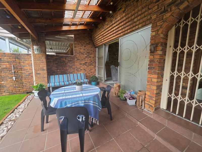 2 Bedroom Property for Sale in Brackenhurst Gauteng