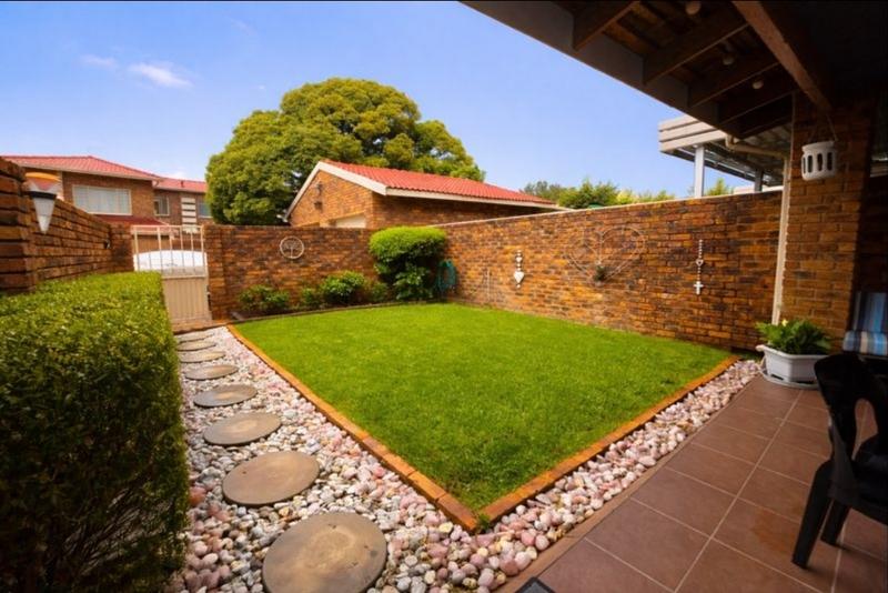2 Bedroom Property for Sale in Brackenhurst Gauteng