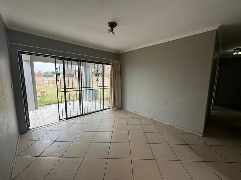 To Let 3 Bedroom Property for Rent in Struisbult Gauteng