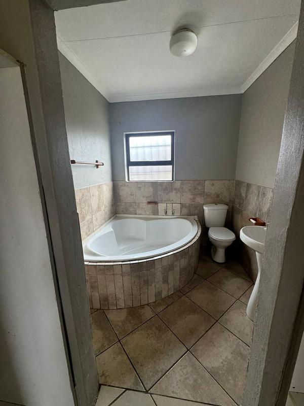 To Let 3 Bedroom Property for Rent in Struisbult Gauteng