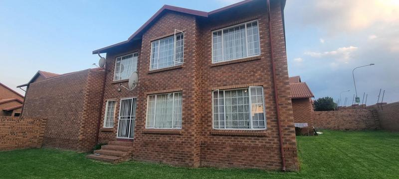 2 Bedroom Property for Sale in The Reeds Gauteng