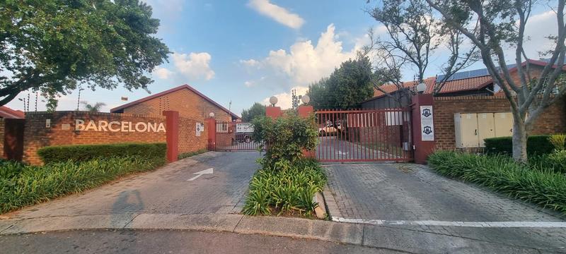 2 Bedroom Property for Sale in The Reeds Gauteng