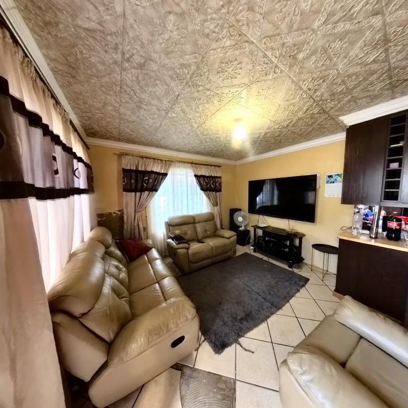 3 Bedroom Property for Sale in Clayville Gauteng