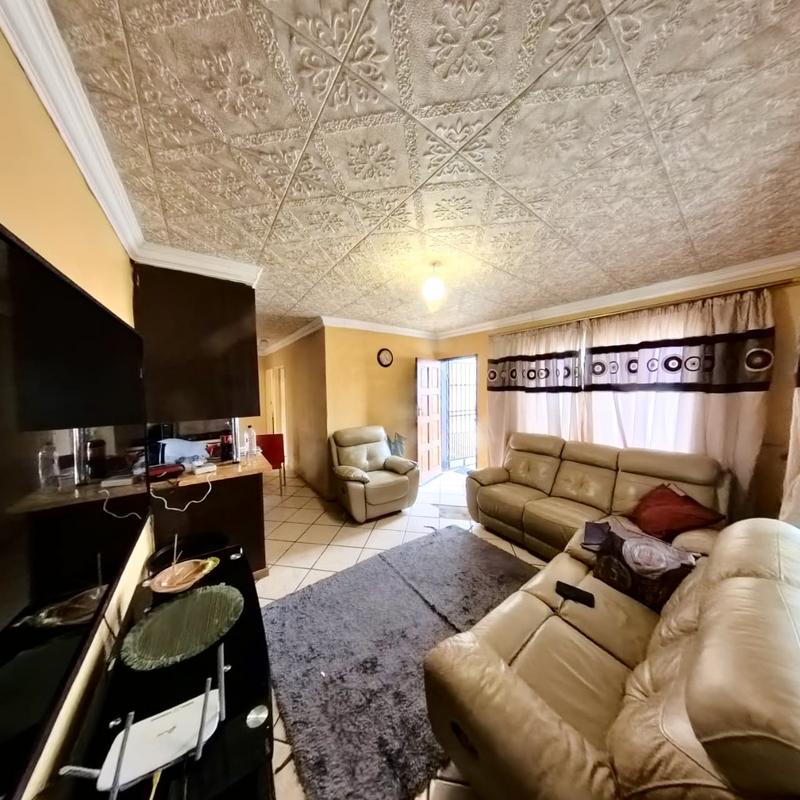 3 Bedroom Property for Sale in Clayville Gauteng