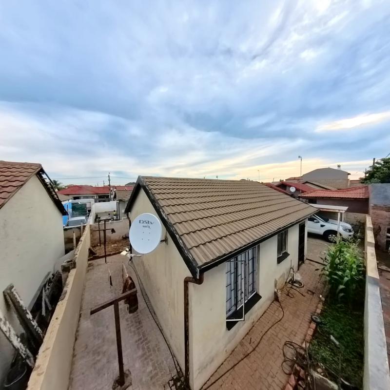 3 Bedroom Property for Sale in Clayville Gauteng