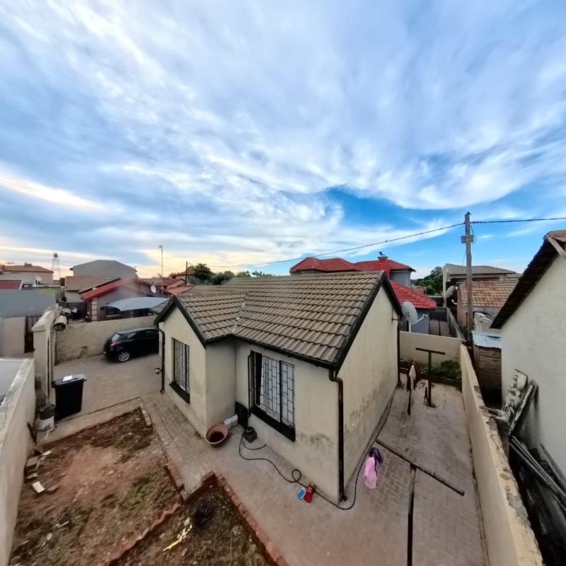 3 Bedroom Property for Sale in Clayville Gauteng