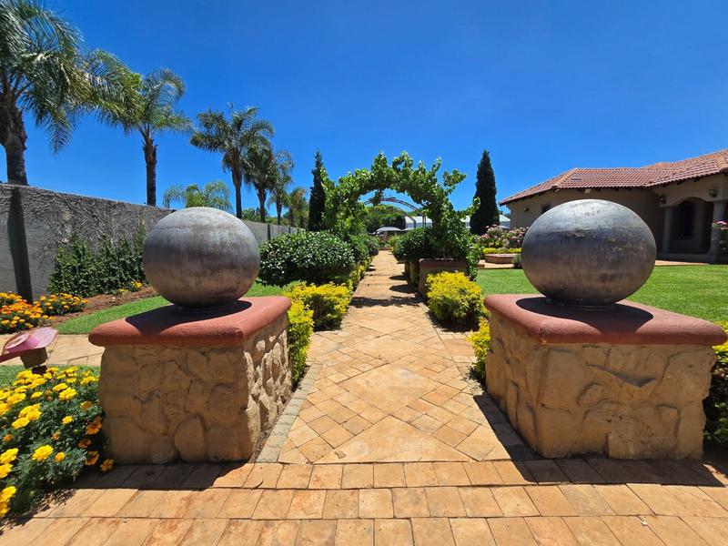 5 Bedroom Property for Sale in Kameeldrift East Gauteng