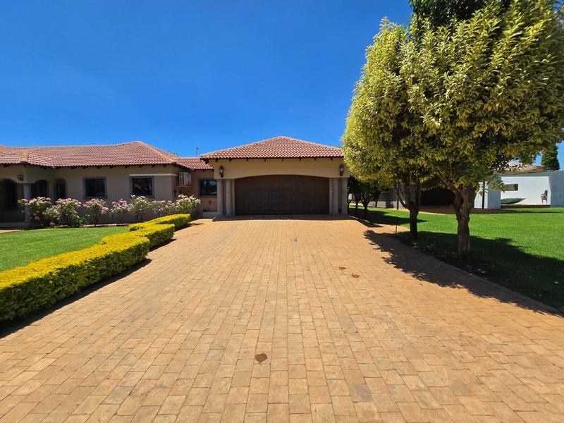 5 Bedroom Property for Sale in Kameeldrift East Gauteng
